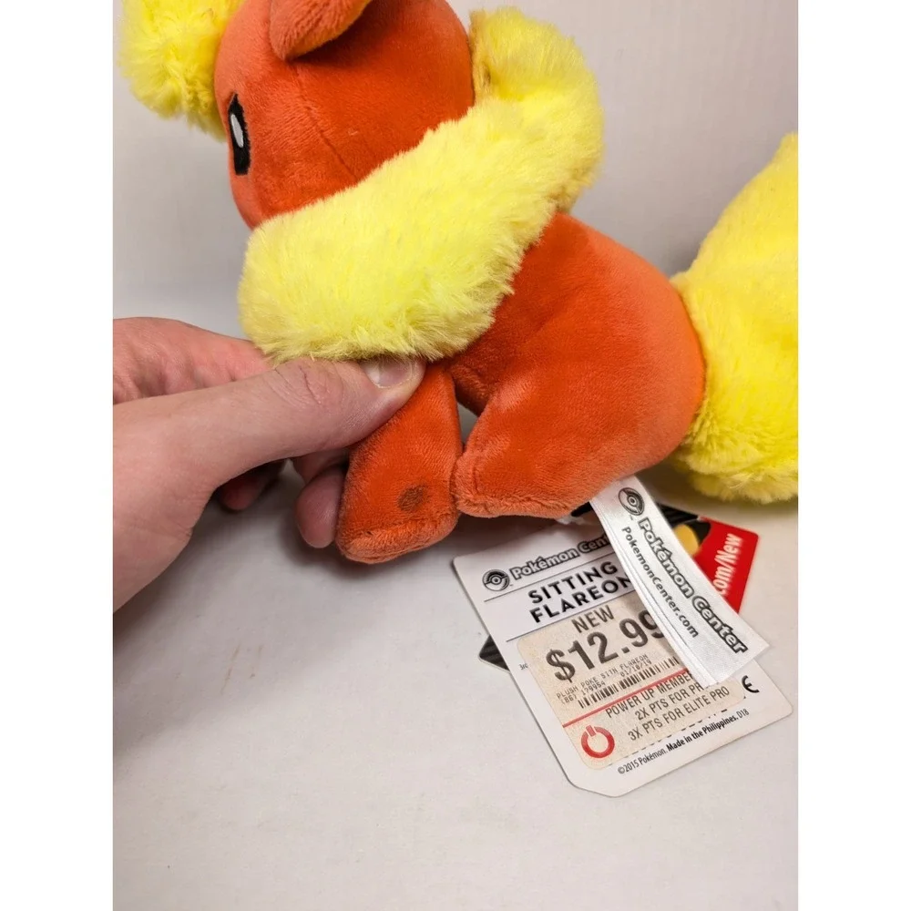 READ Pokemon Center Flareon & Tomy Vaporeon Plush Lot NWT